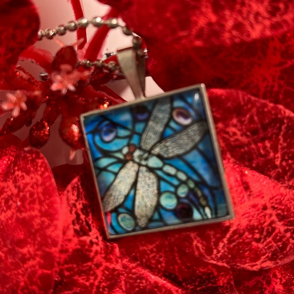 23” ball chain w/ 1” square pendant of blue colored dragonfly.  Clear front NIP - Picture 4 of 7